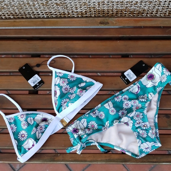 Wildfox Other - Wildfox bikini set Sixties Floral Emerald